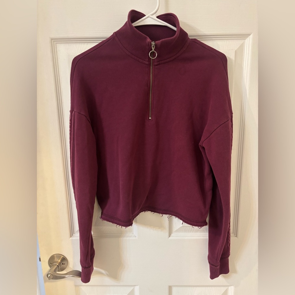 Gilly‎ Hicks cropped sweatshirt